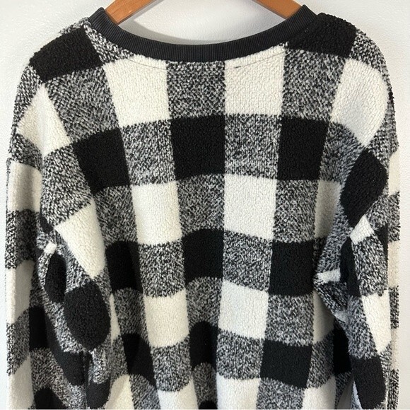 J.O.A. Black & White Buffalo Checkered Plaid Crew Neck Sweater Size Medium - Picture 8 of 16